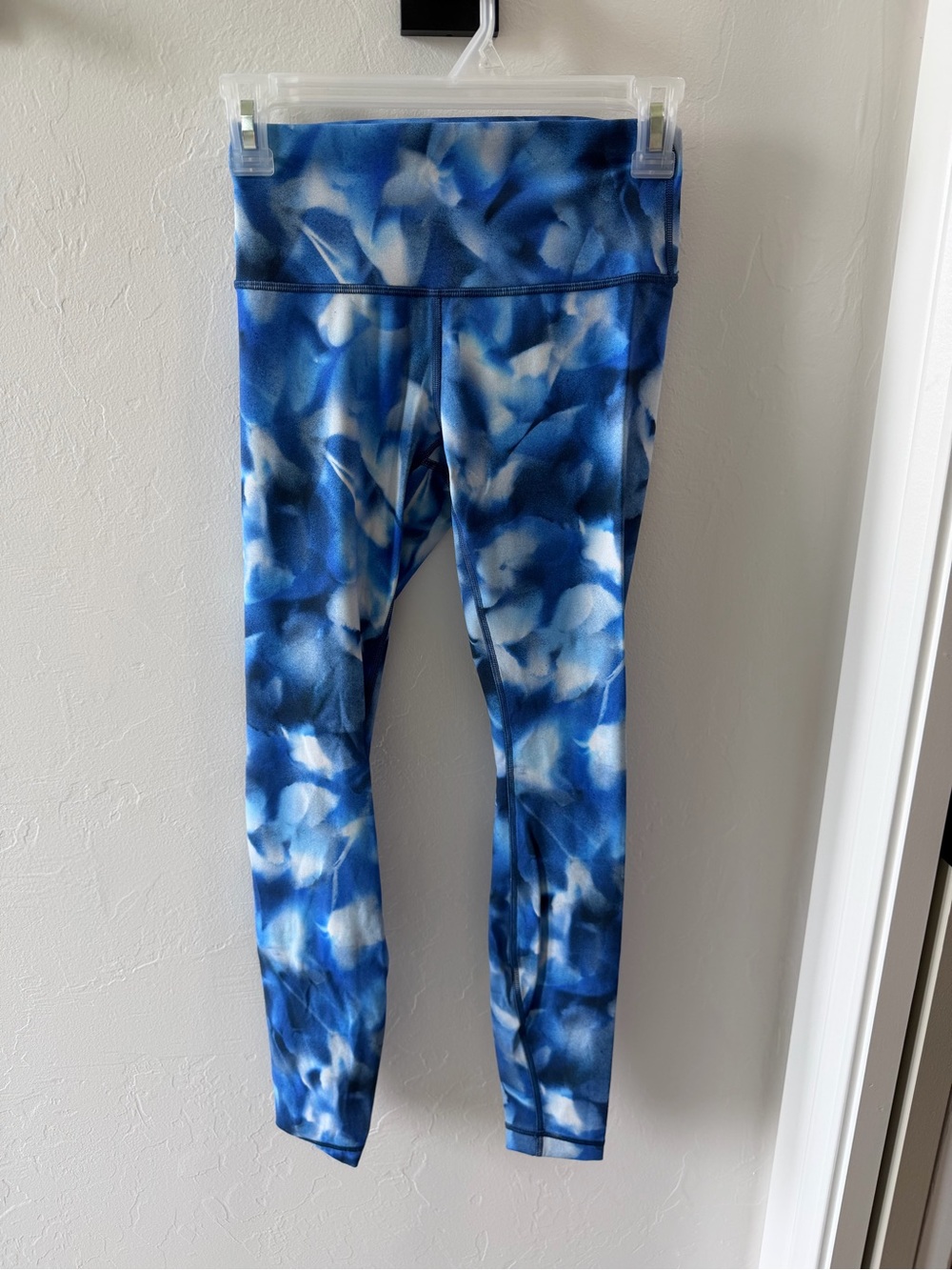 lululemon Blue and White Tie-Dye Performance Leggings